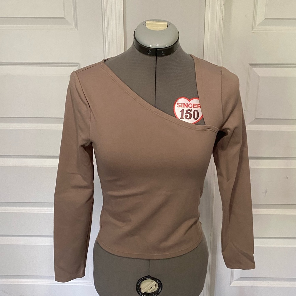 Abercrombie beige a symmetrical top